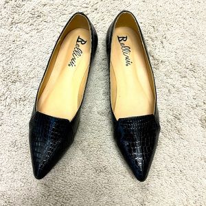 Cute and Classy Bellini black flats!!
